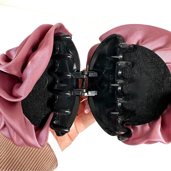 Big Rosette Flower Hair Clip in Navy Pink - Picture 5 of 5